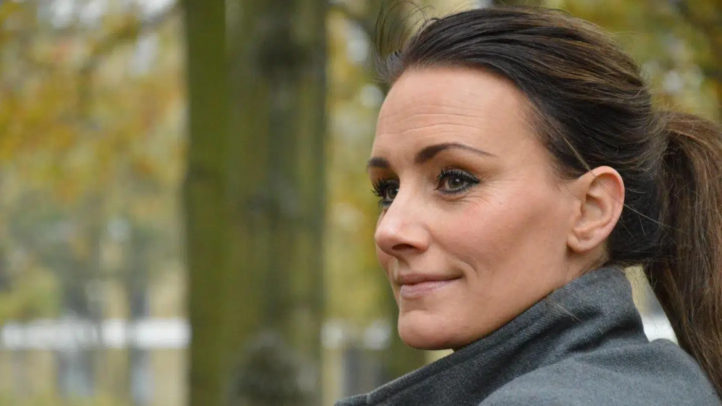 Foreningens direktør, Maja Løvstrup, var for bare en måned siden glad for, at foreningen blev frikendt i en advokatundersøgelse. Nu vil flere partier trække støtten til foreningen alligevel.