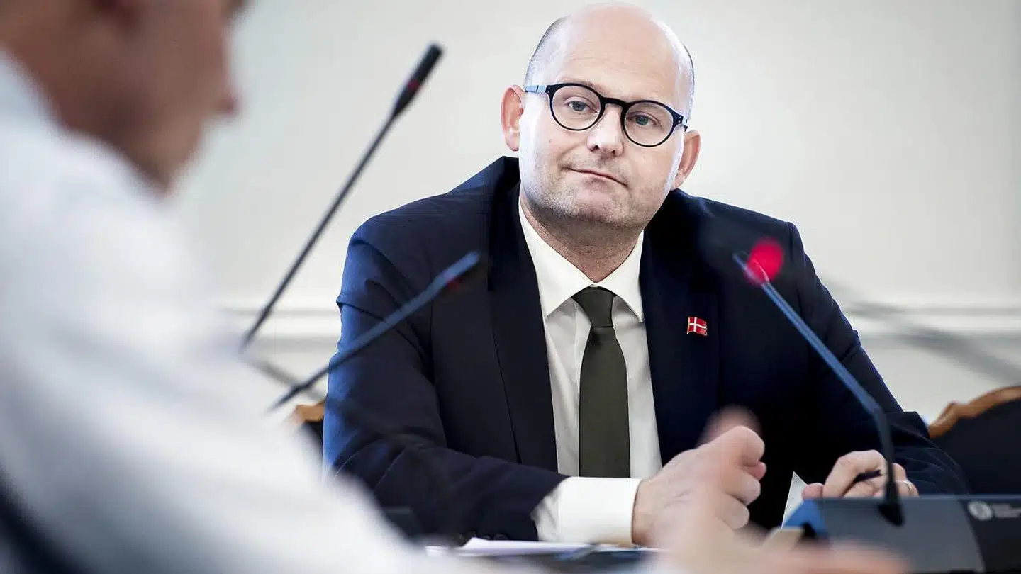 Justitsminister Søren Pape Poulsen (K) har ikke ønsker at stille op til et interview om den ifølge EU-Domstolen ulovlige masseovervågning af danskerne. Igen og igen har Justitsministeriet udskudt en revision af de såkaldte logningsregler, som pålægger teleselskaber at indsamle information om befolkningens tele- og IT-kommunikation.