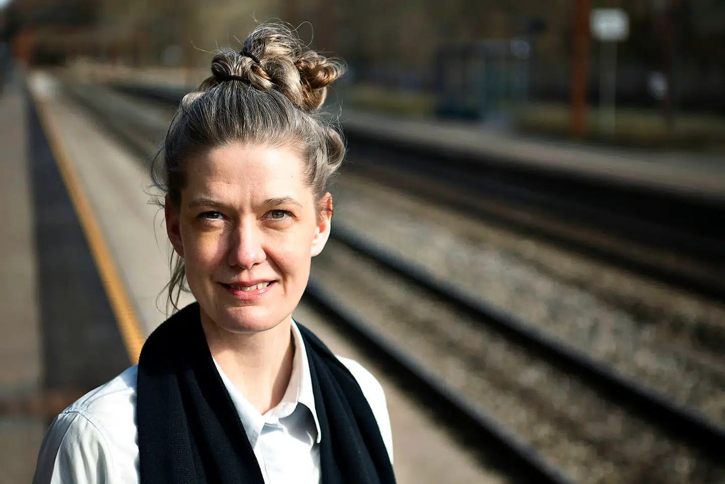 Lisbeth fra Sorø er togfører, og hun mener, at der med tiden er blevet længere mellem smilende og venlige passagerer.
