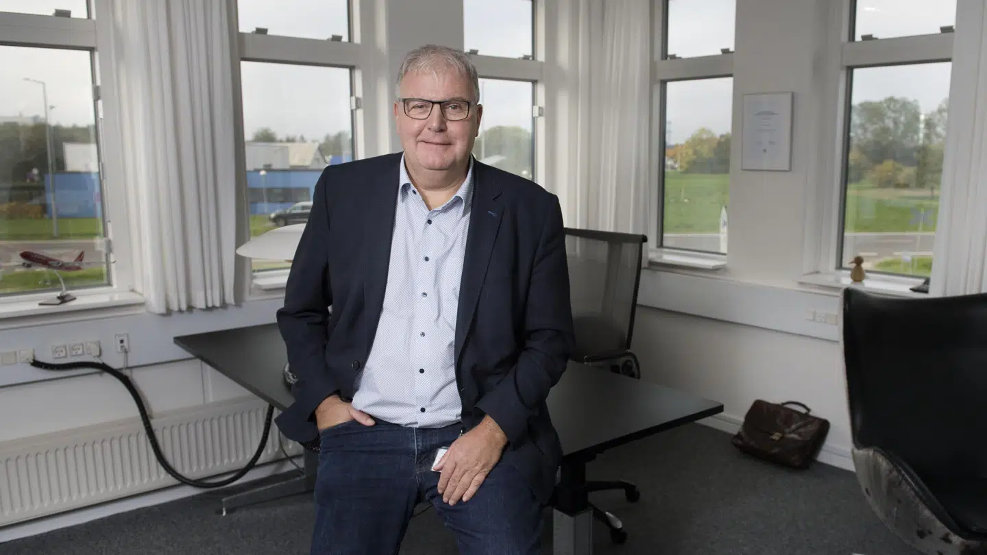 Claus Holstein er blevet hjemsendt frem til sin fratrædelse.