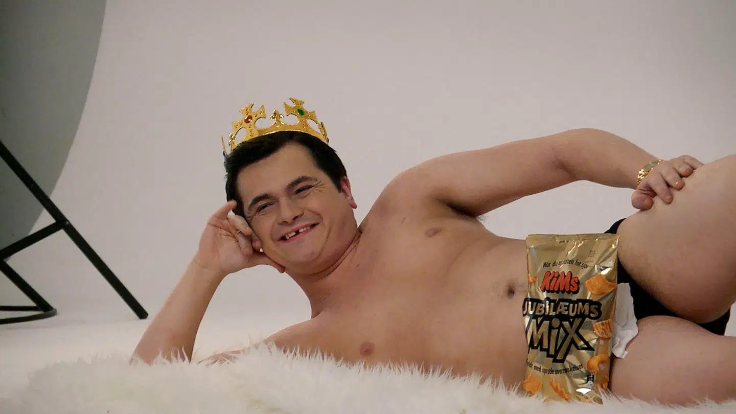 Casper Harding har haft forskellige samarbejder med virksomheder igennem sin tid. Blandt andet chipsfirmaet KiMs. Foto: René Odgaard.