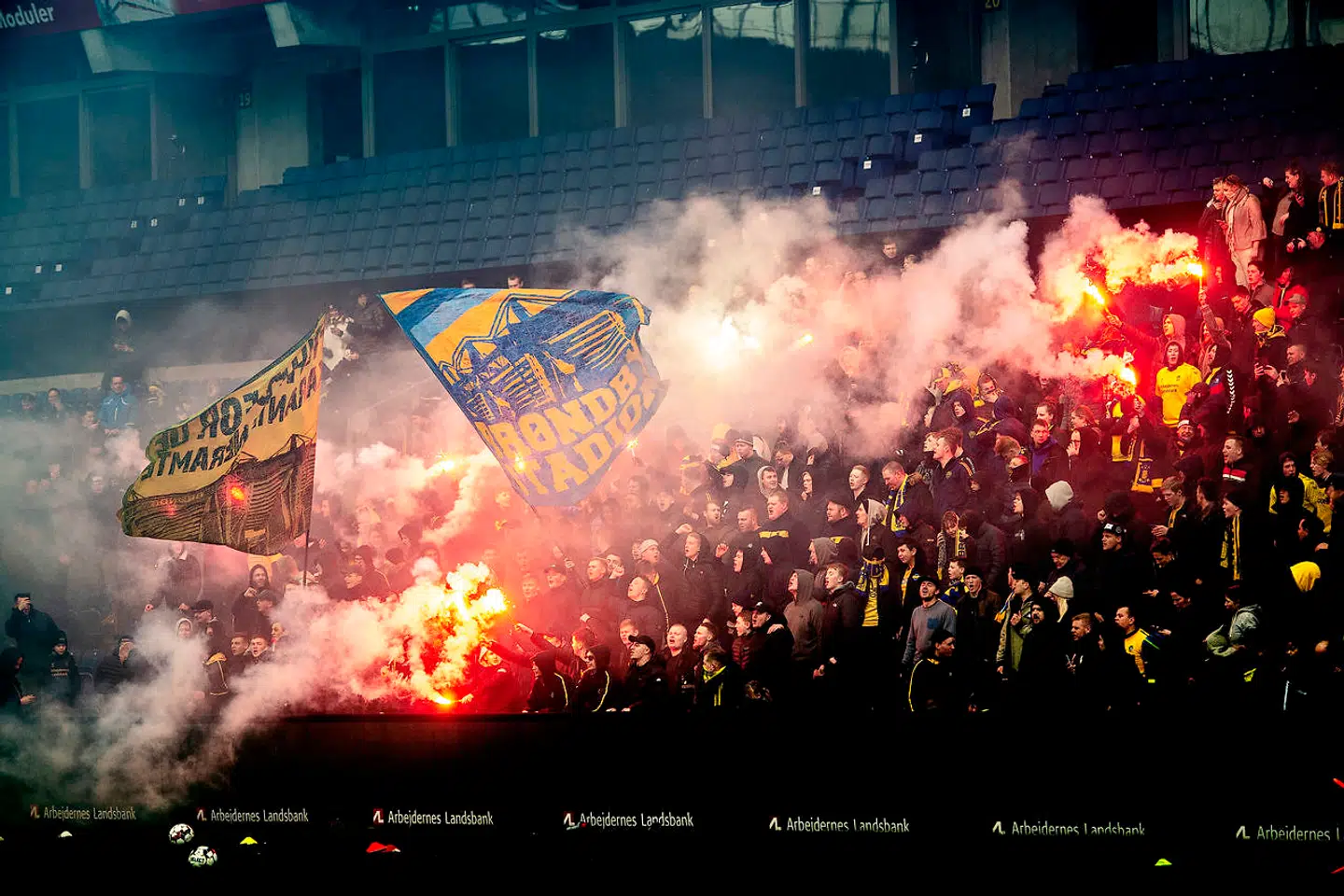 Brøndby Stadion Berøn dyb træner foran fansene før morgendagens kamp i Horsens.