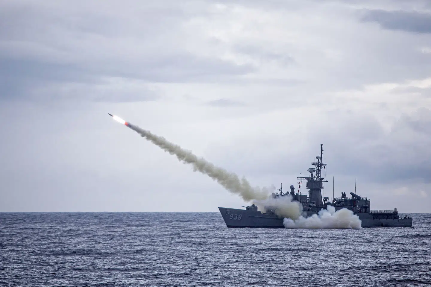 Her ses et krigsskib fra Taiwans militær, der affyrer et Harpoon-missil i juli 2020. Handout/Ritzau Scanpix