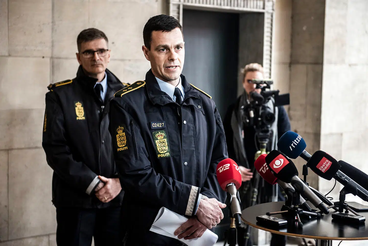 Efterforskningsleder Brian Belling fra Københavns Politi oplyste på et pressemøde foran Politigården i midten af marts, at de tre dødsfald på Østerbro i første omgang blev opfattet som naturlige dødsfald af tilkaldte politifolk.