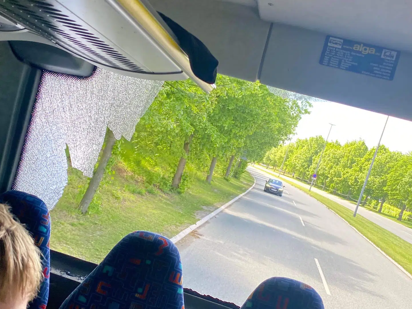 Bagruden på FCM-fanbussen blev smadret efter et angreb.