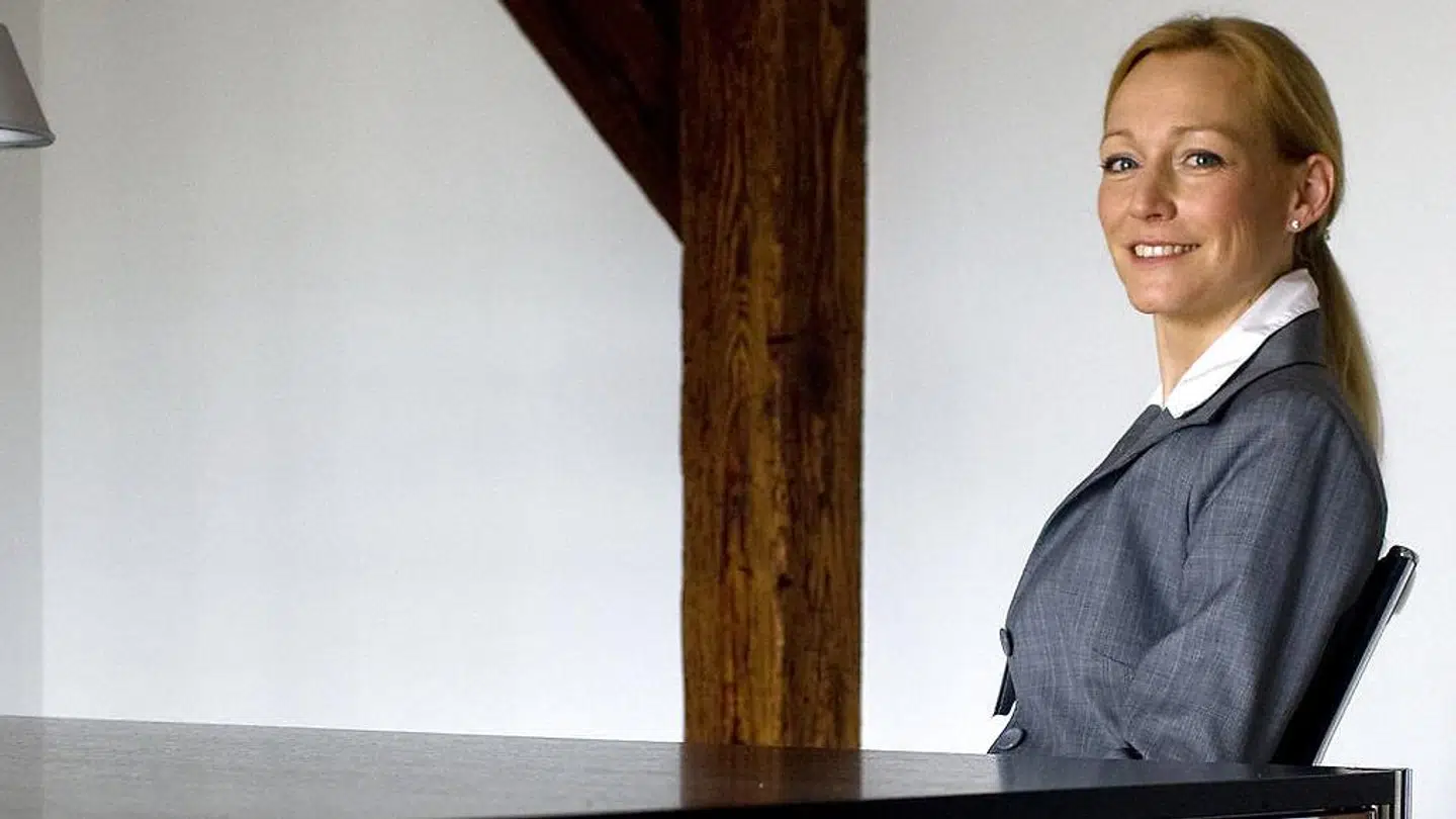 Cecilia Bonefeld-Dahl, international topboss inden for it og rådgiver for NATO, skal betale en formue efter en speget sag om fup med elitepony.