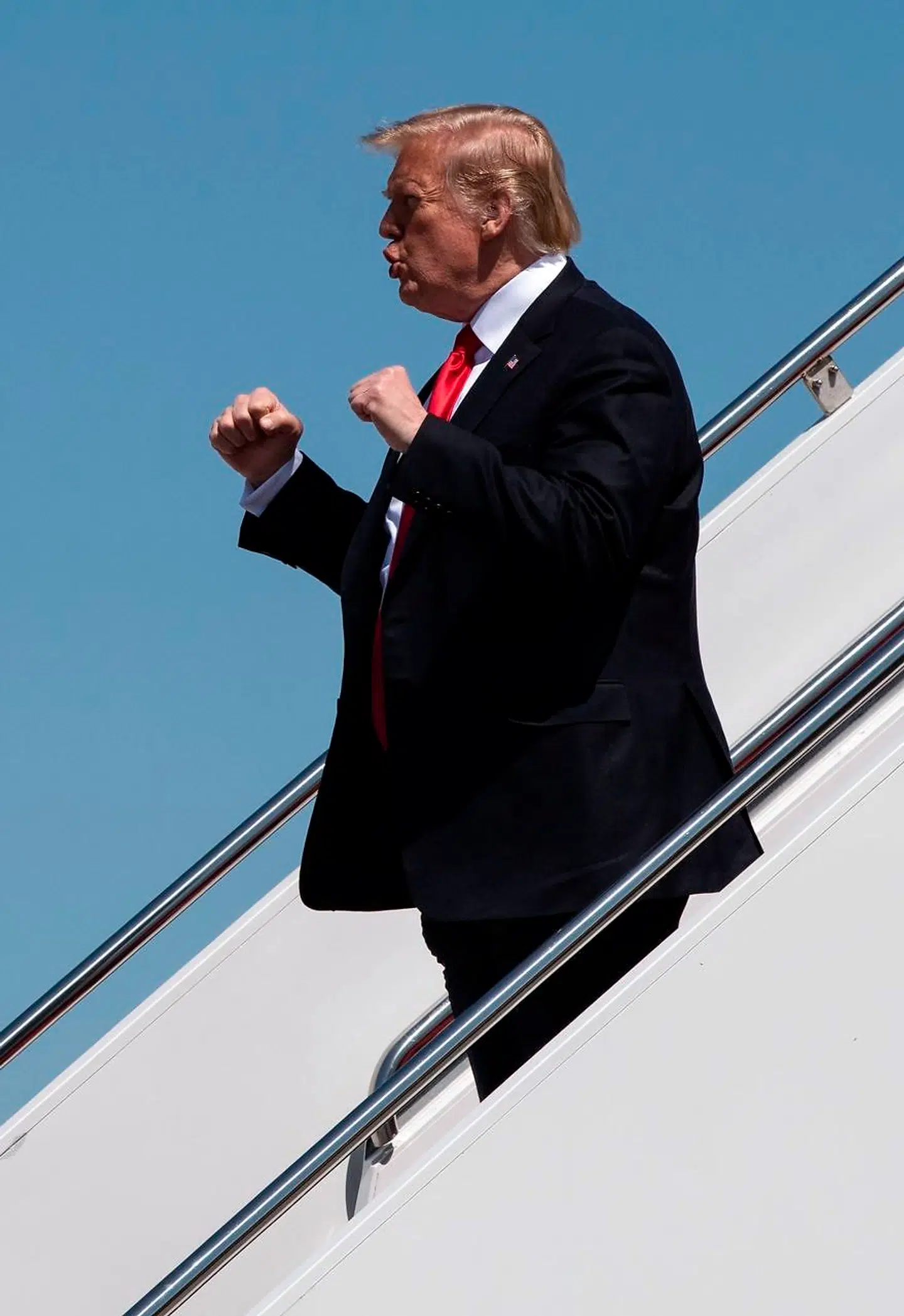 Donald Trump har god grund til at juble. Her ses præsidenten på vej til Florida.