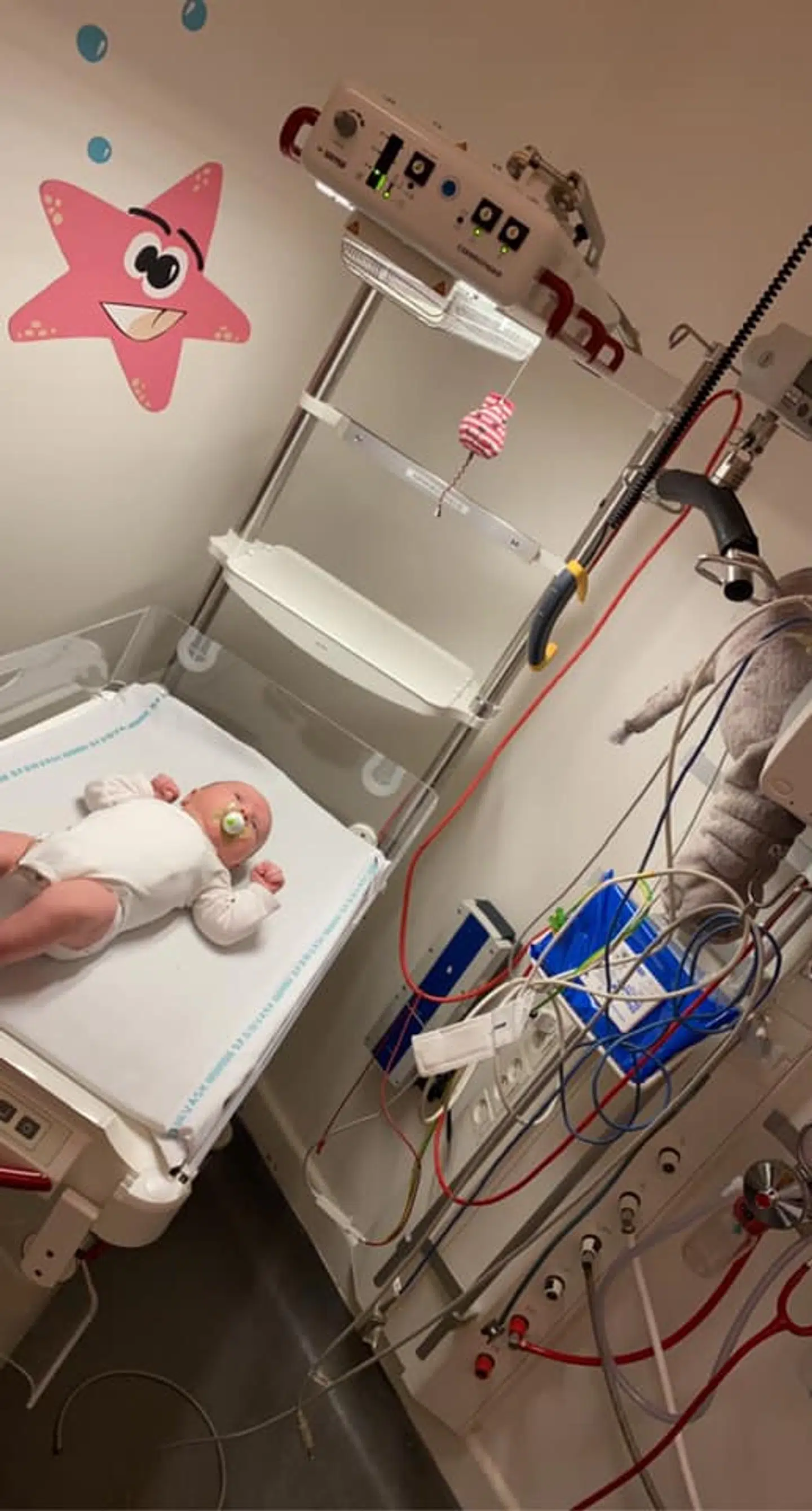Louises søn på hospitalet efter hændelsen.