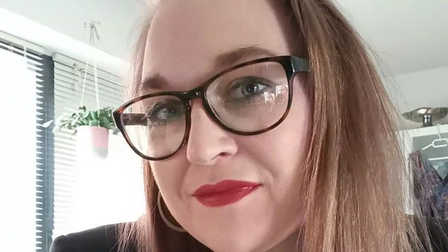 Det er ikke godt nok, at Rikke-Marie Jacobsen skal vente til 2024 på en scanning for sklerose, mener politikere.