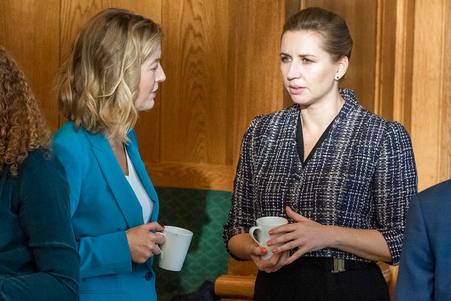 Sofie Carsten Nielsen (R) og Statsminister Mette Frederiksen (S)