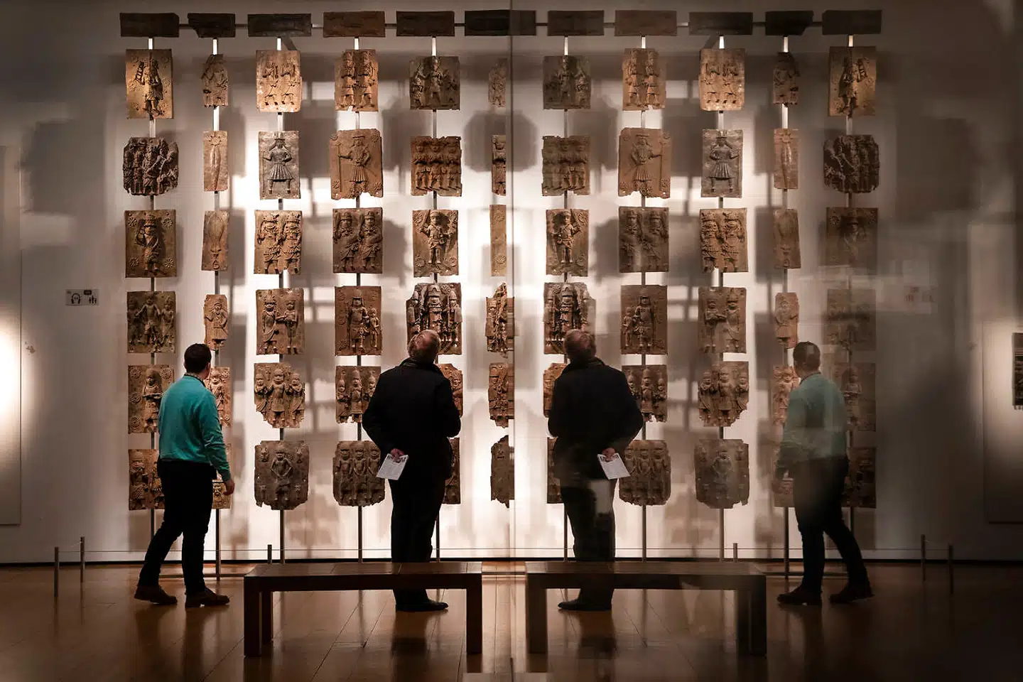 British Museum i London har mere end 700 Benin-bronzer. Figurerne blev stjålet af britiske tropper i 1897 i det, der i dag er kendt som Nigeria i Vestafrika.