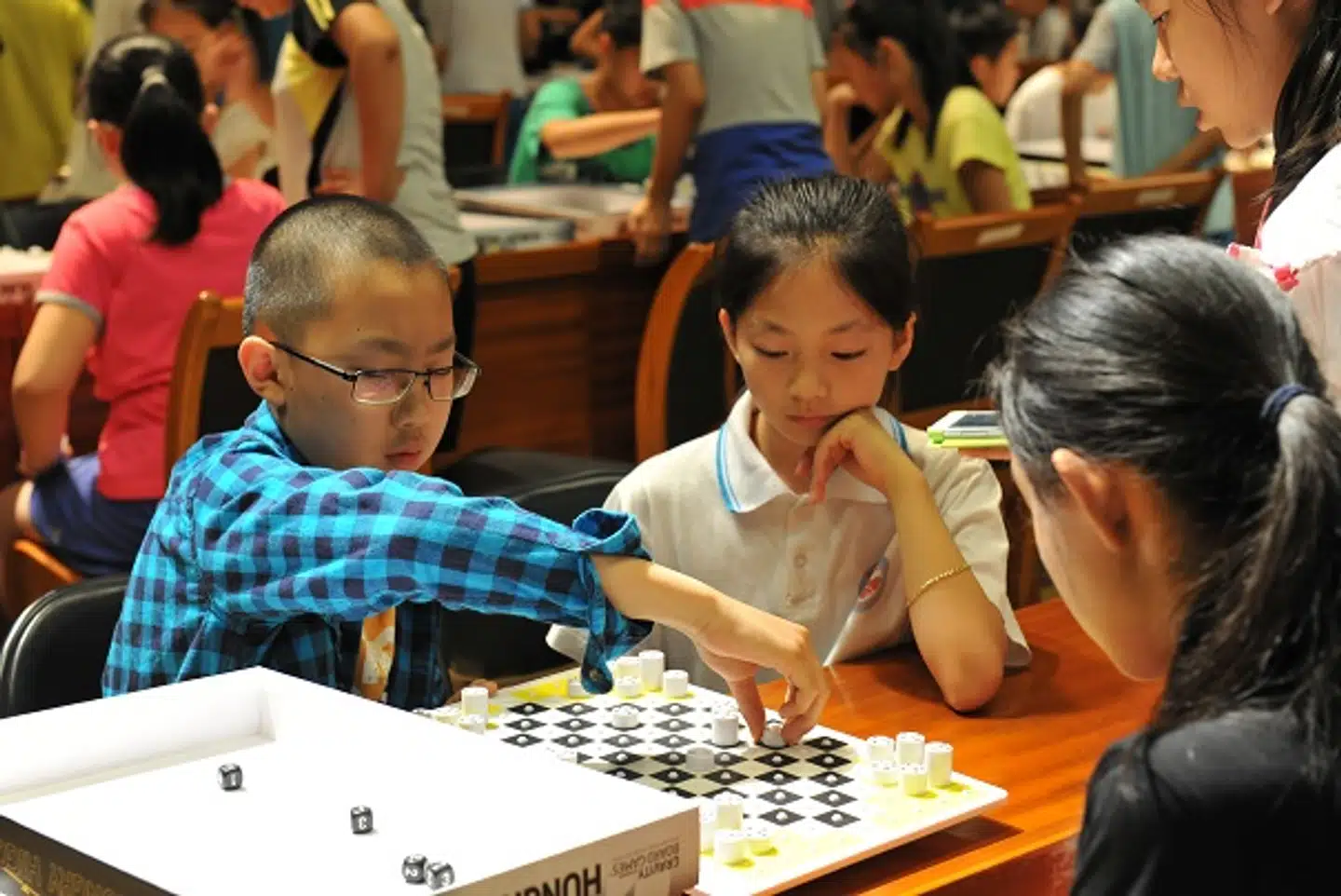 Det danske iværksætterfirma Gravity Board Games har sparket døren ind til det kinesiske marked med en officiel undervisningstilladelse til at bruge spillet i 250.000 kinesiske mellemskoler.