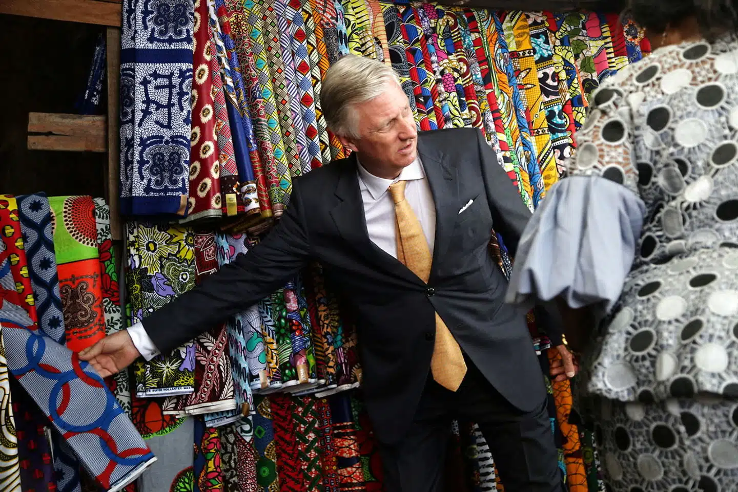 Belgiens kong Philippe har undskyldt fo rsit lands forbrydelser imod den tidligere koloni, Congo. I denne uge er han på besøg i landet. Men han vil ikke være med, når en vigtig tand skal leveres tilbage til Congo.