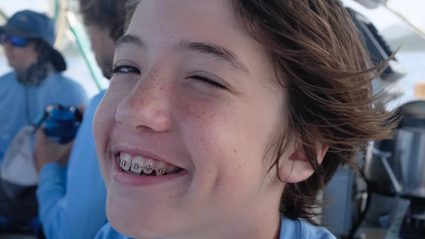 Alexander var bare 14 år gammel, da han døde af en overdosis fentanyl. Hans forældre fandt ham livløs på hans værelse den 23. juni 2020.
