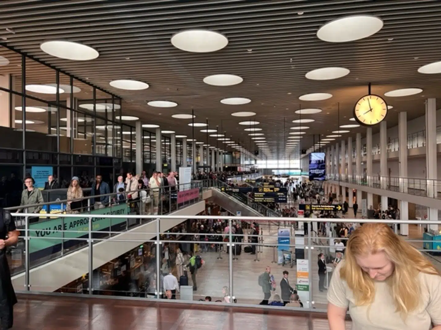 Kø i Københavns Lufthavn mandag morgen.