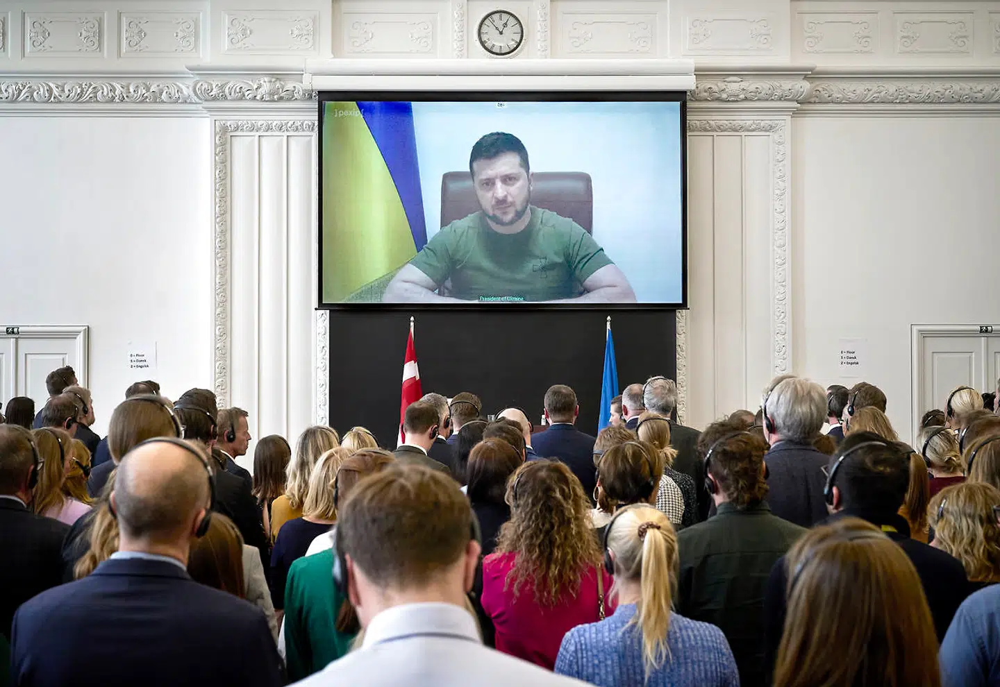 Ukraines præsident Zelenskyj talte 29. marts til Folketinget på storskærm i Landstingsalen.