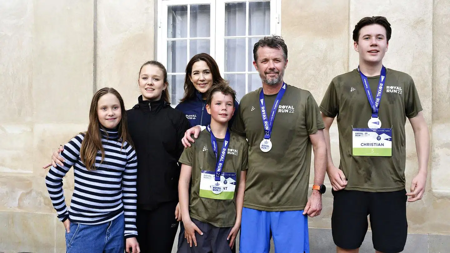 Kronprins Frederik, Prins Vincent, Prins Christian Kronprinsesse Mary, Prinsesse Isabella og Prinsesse Josephine efter 10 km løbet under Royal Run i København og på Frederiksberg, mandag den 6. juni 2022.. (Foto: Philip Davali/Ritzau Scanpix)