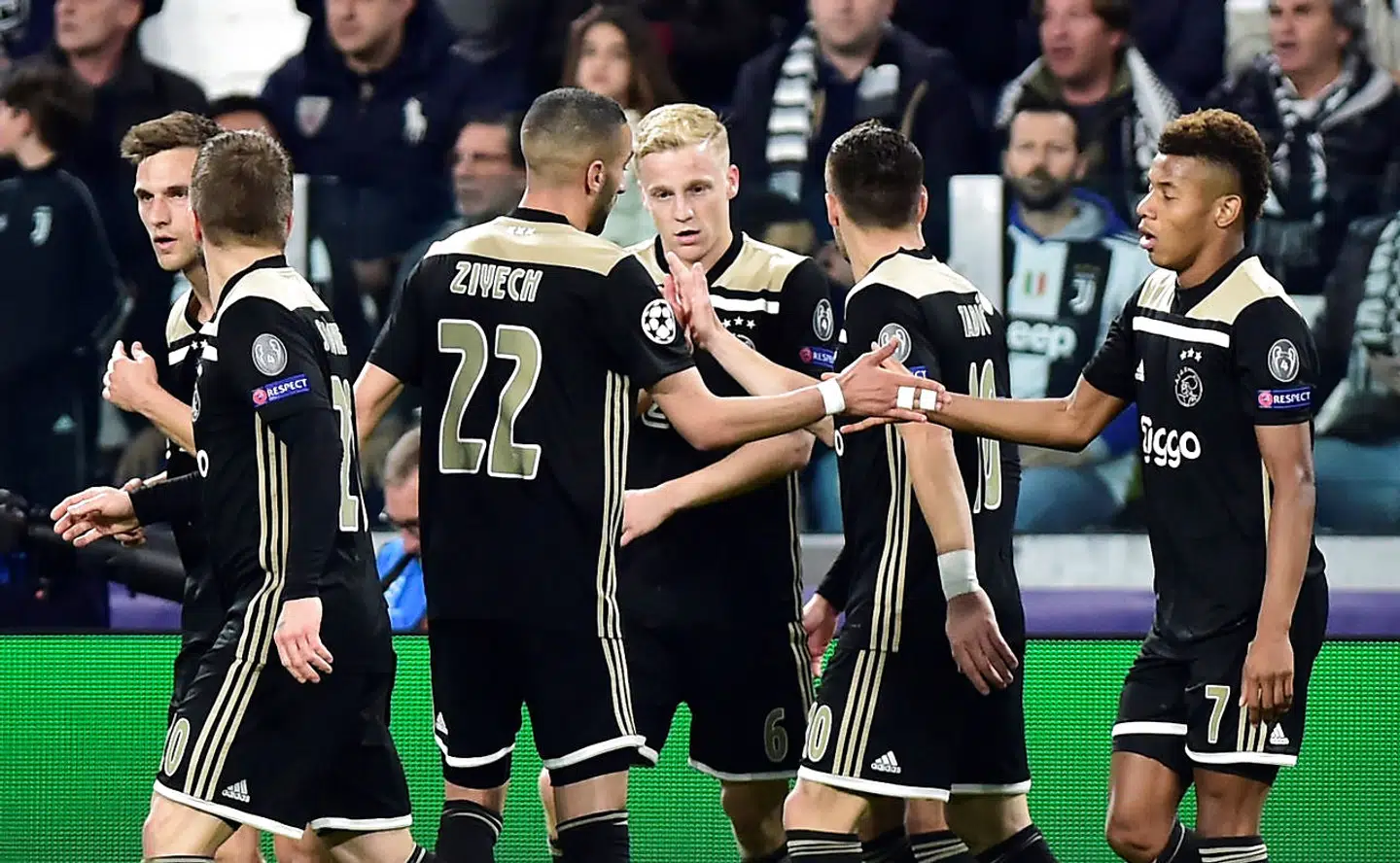 Soccer Football - Champions League Quarter Final Second Leg - Juventus v Ajax Amsterdam - Allianz Stadium, Turin, Italy - April 16, 2019 Ajax's Donny van de Beek celebrates scoring their first goal with team mates REUTERS/Massimo Pinca