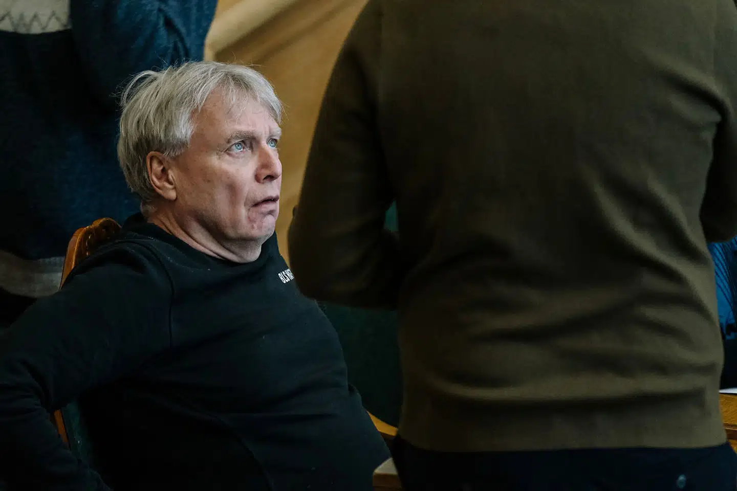 Uffe Elbæk tror, at han har fået corona på Folkemødet.