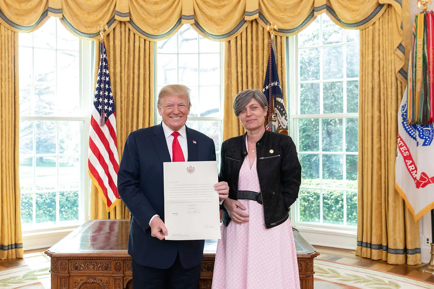 USA-ambassadør Lone Wisborg med præsident Donald Trump i Det Ovale Værelse i mandags i sidste uge, hvor hun afleverede sit akkrediteringsbrev fra dronning Margrethe, og han gav Lone Wisborg lov til at operere som ambassadør på amerikansk jord.