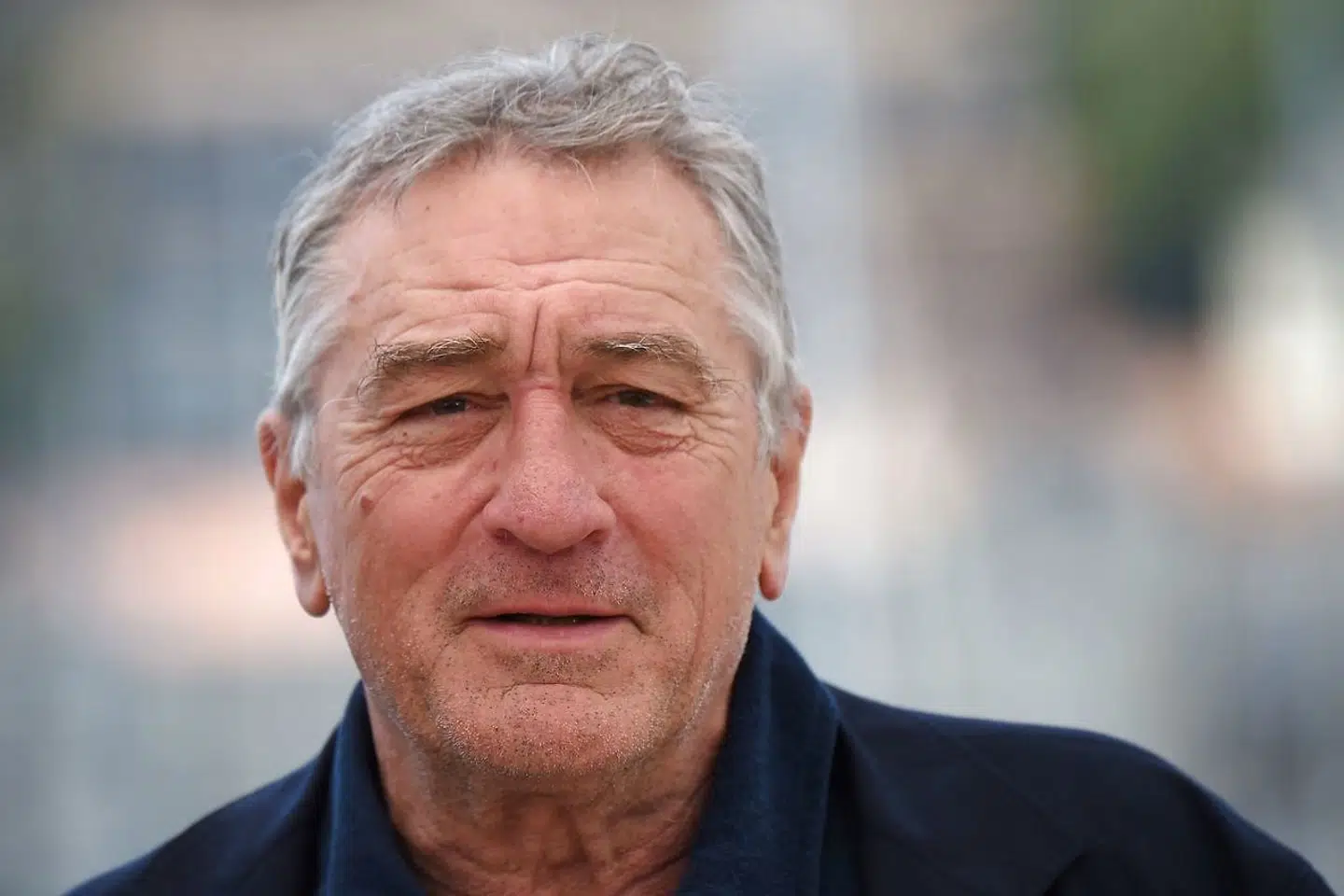 Robert De Niro, kendt for utallige filmroller fra 'Taxi Driver' over 'Meet The Fockers' til den kommende 'The Joker', er under heftig beskydning fra sin kollega Mickey Rourke