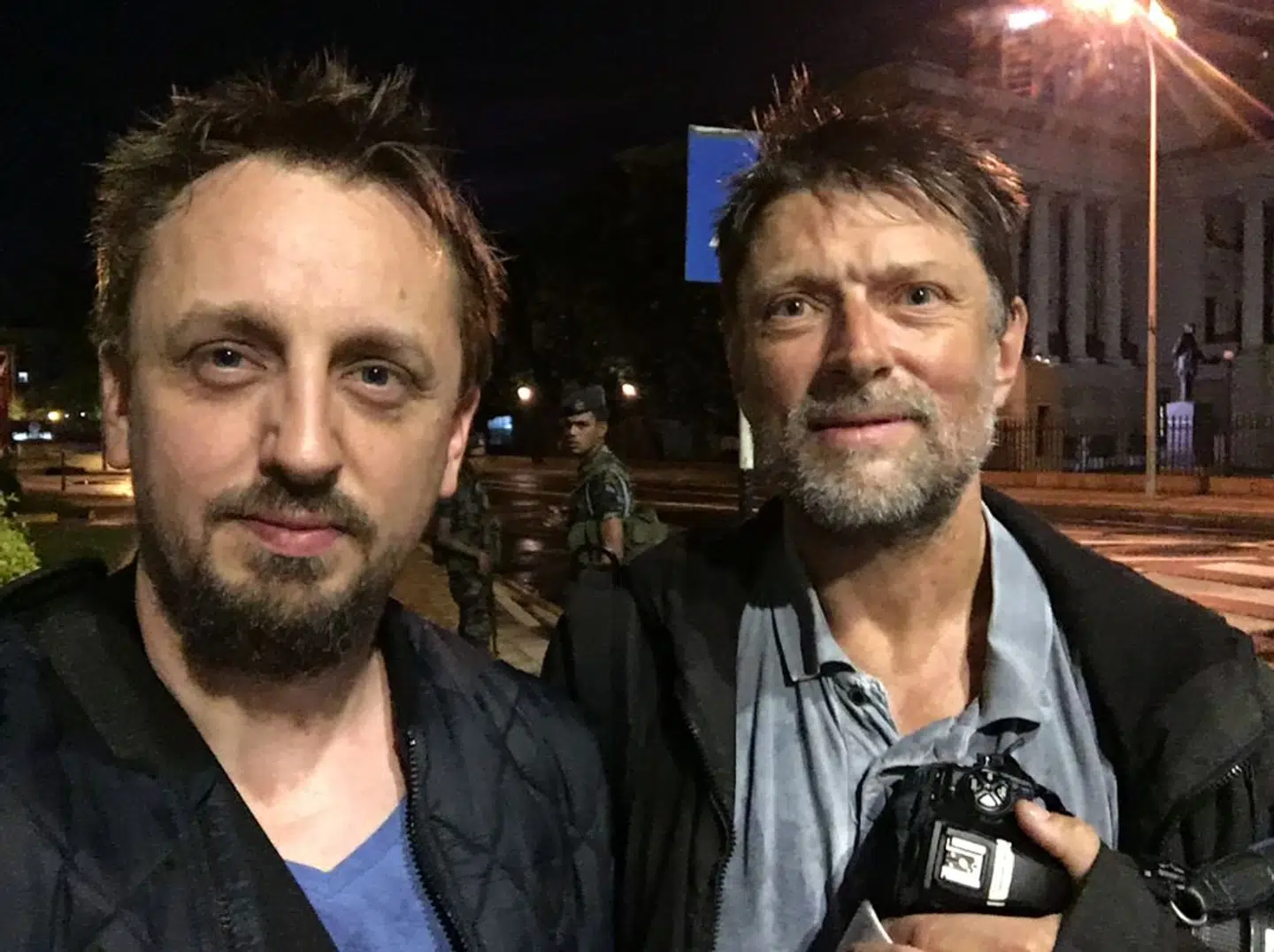 B.T.s udsendte journalist Jesper Vestergaard og fotograf Nils Meilvang befinder sig lige nu i Colombo.