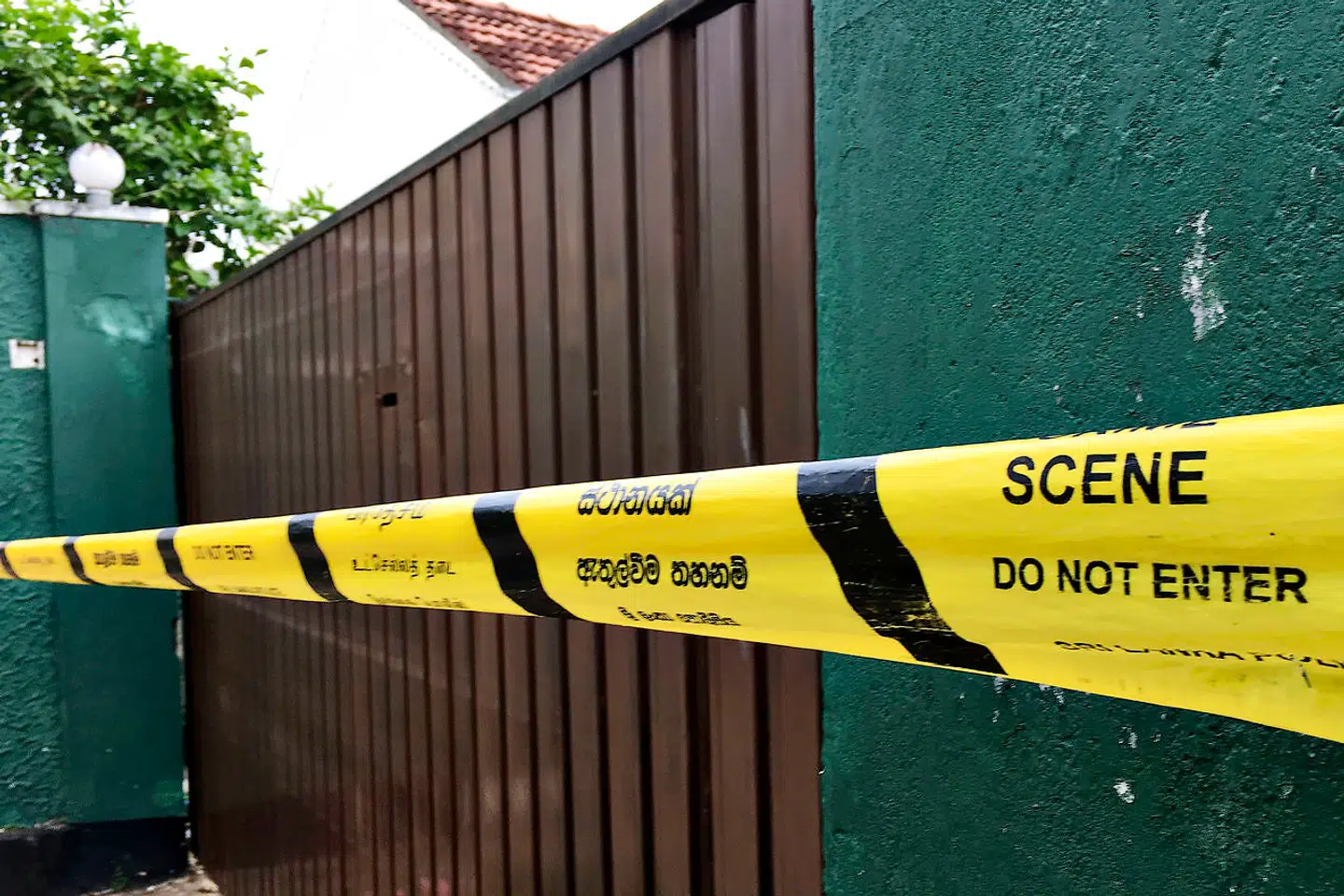 Sri Lanka Hovedstaden Colombo I dette (gule) forstadshus bag jernporten, blev bomberne fabrikeret af terrorister, som havde lejet sig ind for flere måneder.