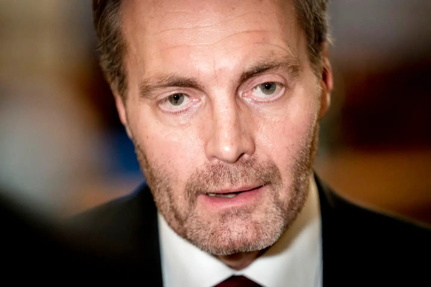 Peter Skaarup, som er gruppeformand i Dansk Folkeparti, melder sig ud af partiet.