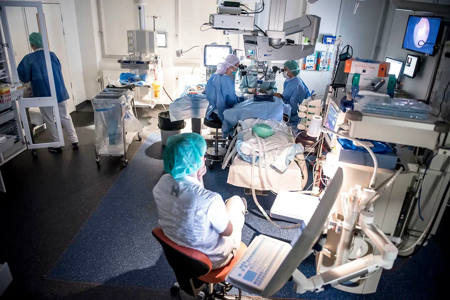 »Folkesundheden i Danmark har det ikke godt. Vores middellevealder er den laveste i Vest- og Nordeuropa. Påfaldende,« skriver læge Andreas Vejen Lønborg.