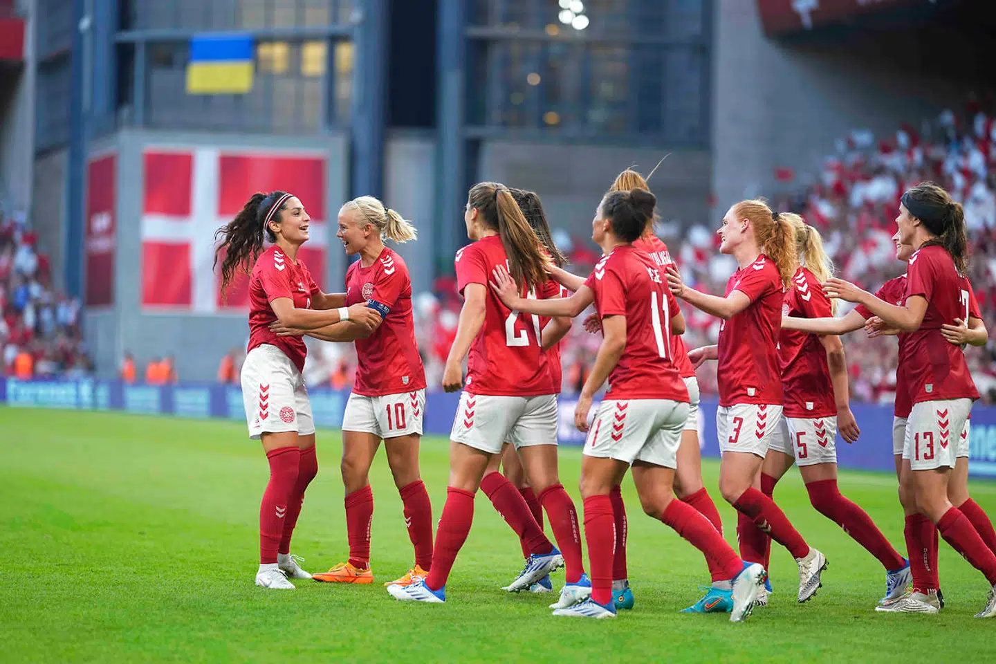 Mille Gejl blev matchvinder i Parken med et mål i tillægstiden efter assist af Nadia Nadim. Foto: Ulrik Pedersen, Scanpix