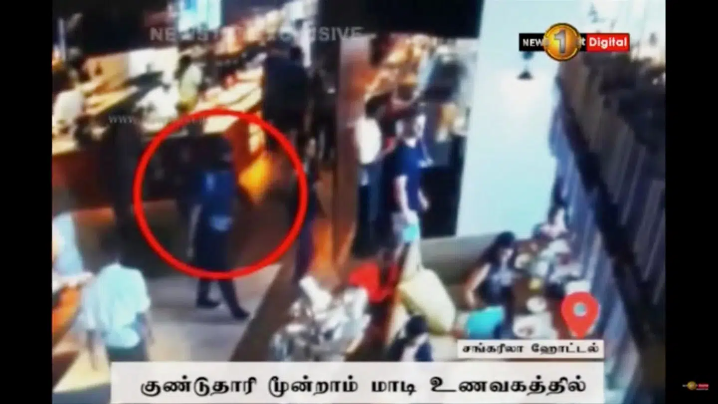 Her ses en af selvmordsbomberne med en stor rygsæk i restauranten på Shangri-La Hotel i Colombo. Rigmandssønnen Ilham Ibrahim var en af de to selvmordsbomberne på det femstjernede hotel.