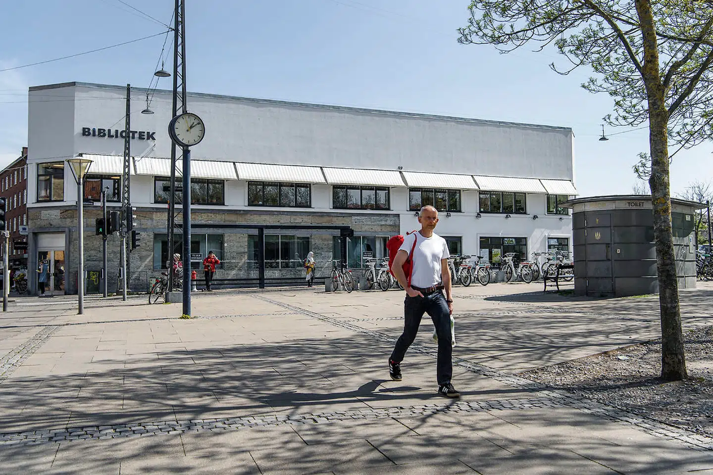 Pølsevognen, der nu er lukket, plejede at stå her på Brønshøj Torv.