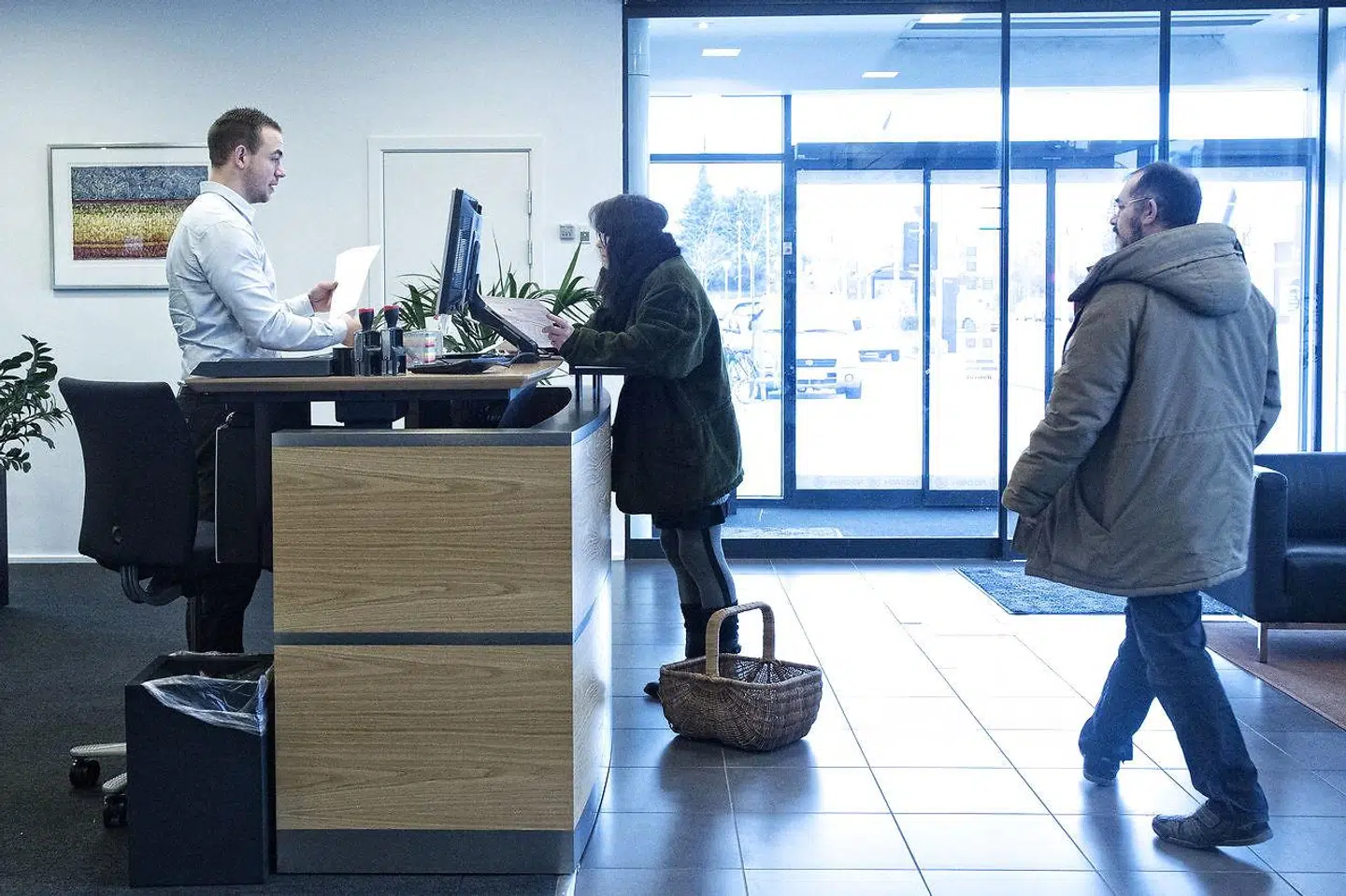 En lang række kunder har vendt Danske Bank og Nordea ryggen i kølvandet på sager om hvidvask. Fotoet er et arkivfoto fra en Danske Bank-filial og viser derfor ikke konkrete kunder, der er ved at skifte bank som følge af hvidvasksagen.