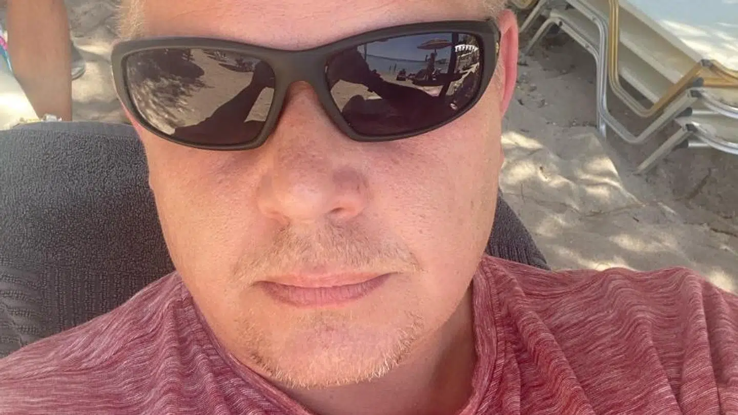 Jannick Pehrson sidder lige nu strandet på Samos og mener, at Apollo Rejser fraskriver sig ansvaret.