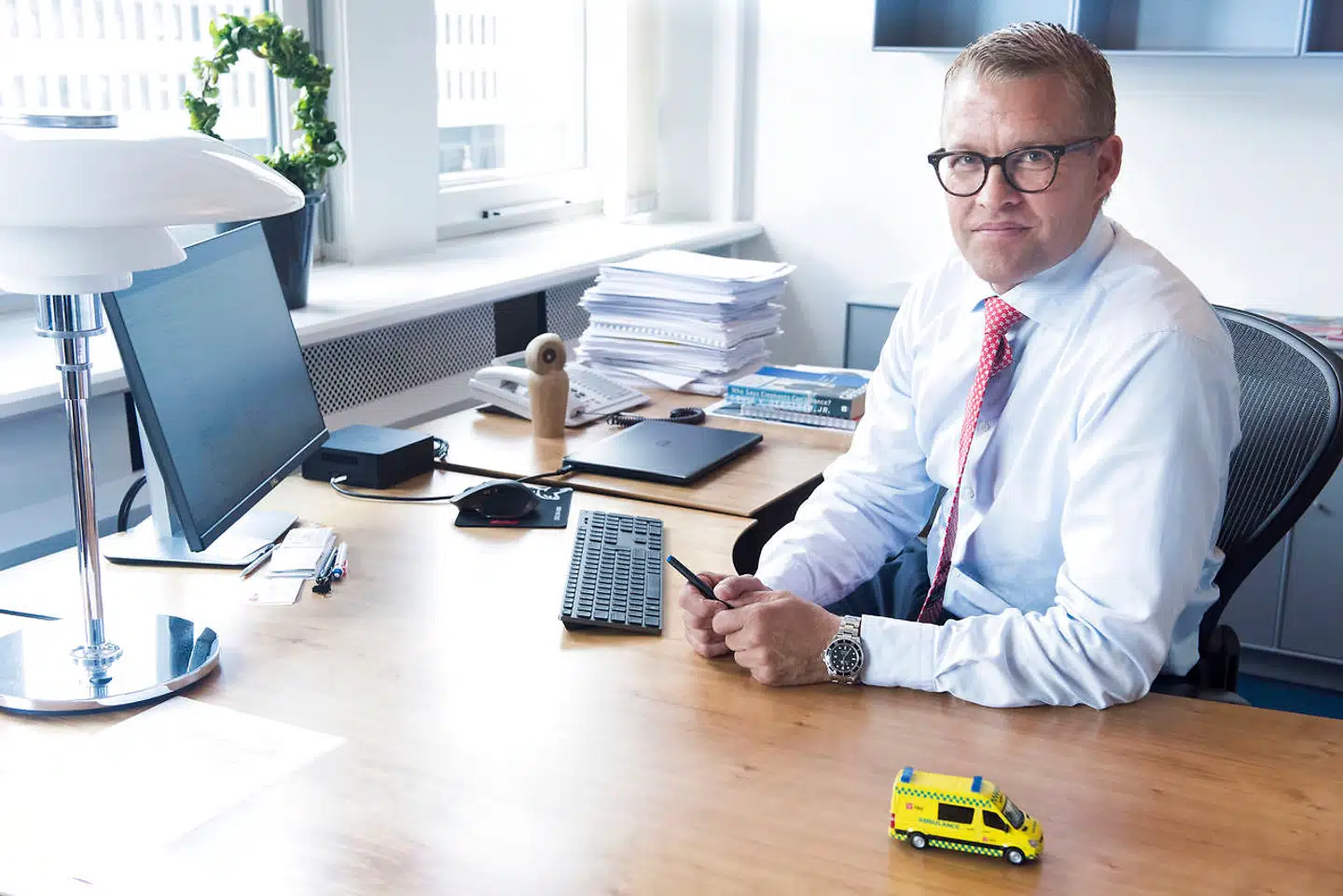 Adm. direktør i Falck Jakob Riis skal formentlig have det store checkhæfte frem, når der skal betales kompensation til Bios, Region Syddanmark og de mange andre, der har lidt tab som følge af Falcks skyggekrig mod det hollandske selskab.