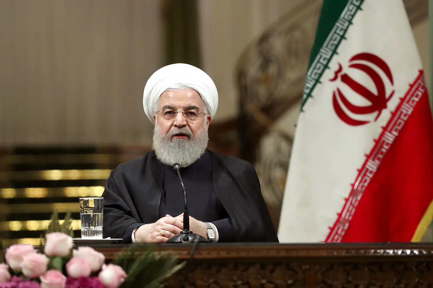 Præsident Hassan Rouhani har meddelt ambassadørerne fra de resterende lande i aftalen, Storbritannien, Frankrig, Tyskland, Kina og Rusland, at Iran trækker sig delvist fra atomaftalen, der blev indgået i 2015. AFP PHOTO / HO / IRANIAN PRESIDENCY