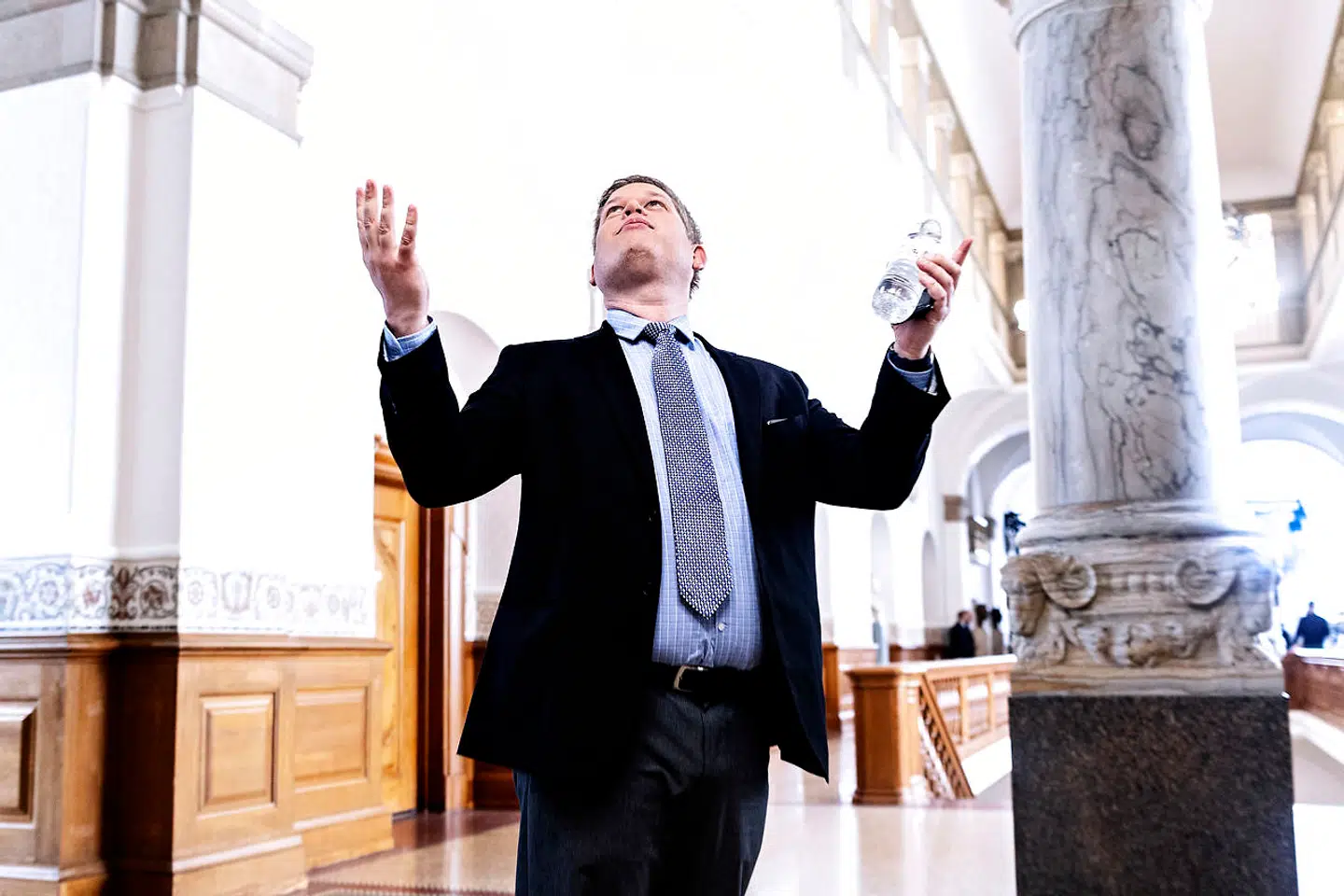 »Der er altid landsbytosser, og her stiller de altså så op til et valg. Så må befolkningen afgøre, om det er det, de vil stemme på. Jeg hører, men jeg lytter ikke. Det er min tilgang til ham,« sagde Klaus Riskær Pedersen om Rasmus Paludan efter partilederrunden på DR.