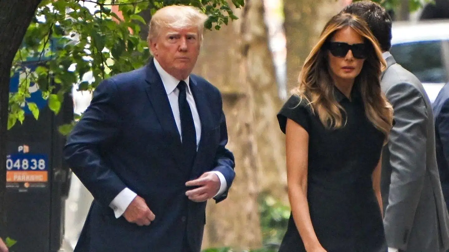 USA's forhenværende præsident, Donald Trump ankom til Ivana Trumps begravelse med sin nuværende hustru, Melania Trump.