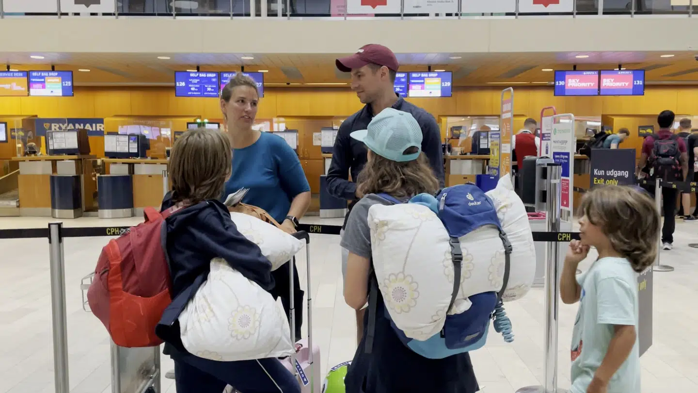 Brittany og parrets tre børn inden afrejsen til New York.