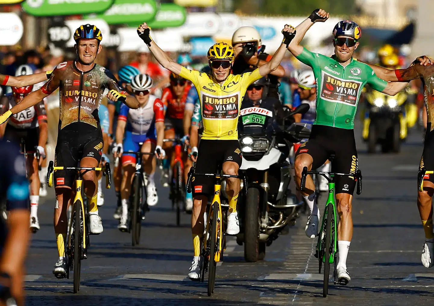 Cycling - Tour de France - Stage 21 - Paris La Defense Arena to Champs-Elysees - France - July 24, 2022 Jumbo - Visma's Jonas Vingegaard and Wout Van Aertt with teammates cross the finish line after stage 21 REUTERS/Christian Hartmann