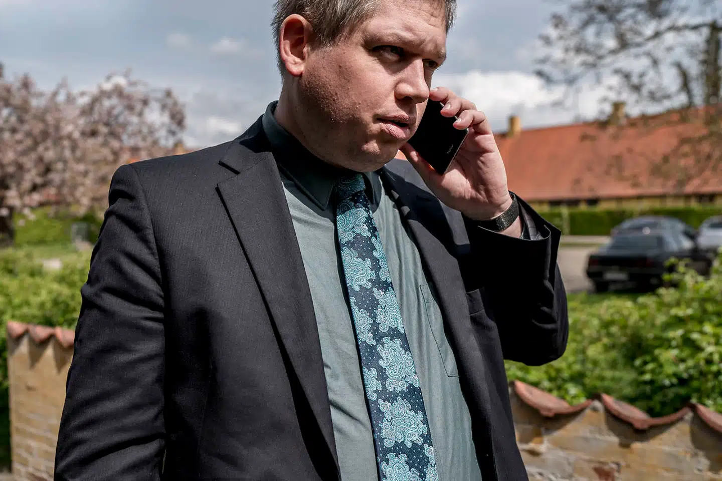 Rasmus Paludan fra partiet Stram Kurs fik i 2013 et polititilhold efter årelang telefonchikane, fysisk og digital stalking af en mandlig medstuderende og dennes familie og omgangskreds. Chikanen fortsatte trods anmeldelser til politiet. Her ses Rasmus Paludan før en politisk debat på Sorø Akademi.