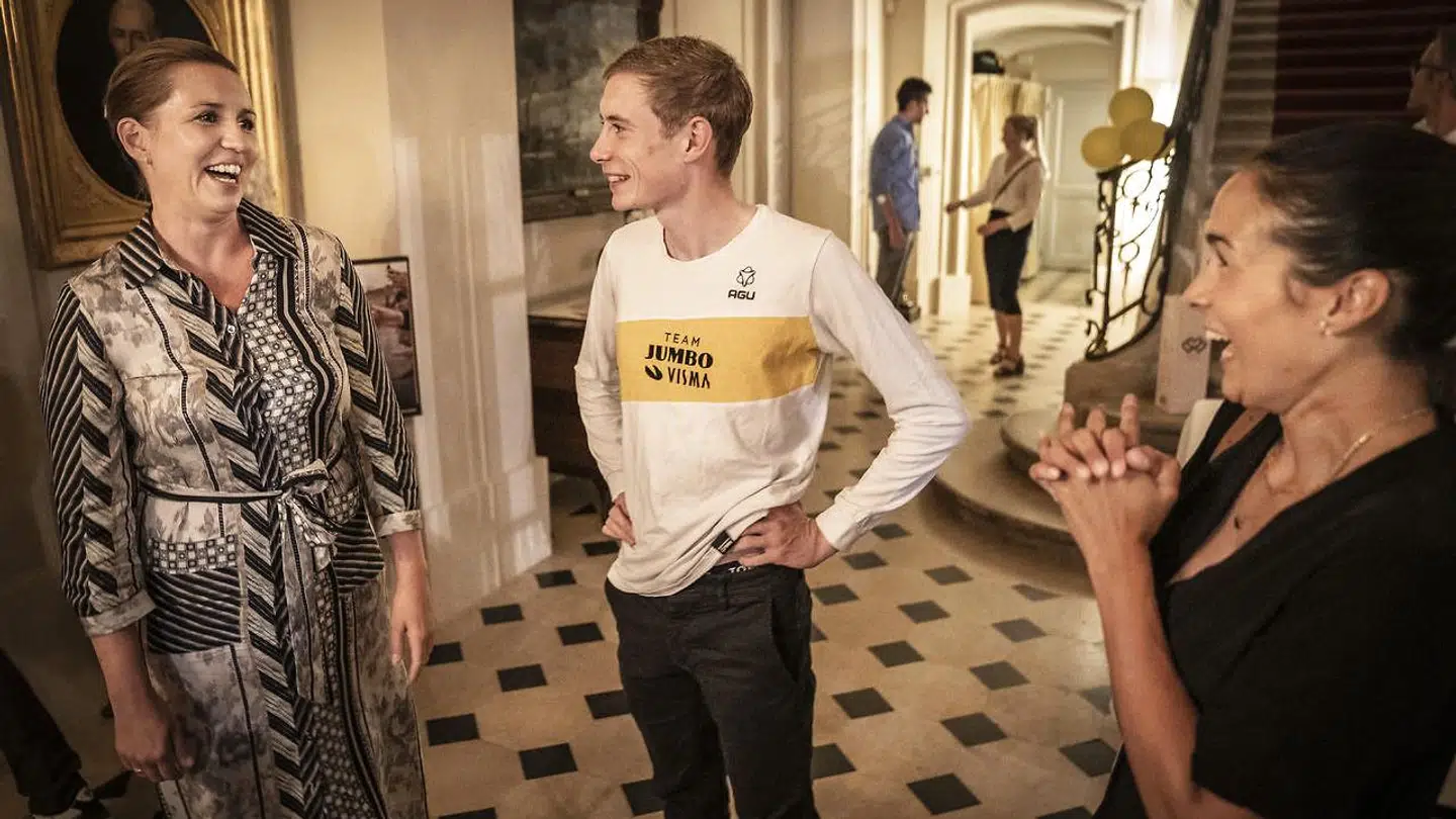 Statsminister Mette Frederiksen sammen med Jonas Vingegaard og hans kæreste, Trine Marie Hansen, som er med til fejringen af Jonas Vingegaard med sit team Jumbo-Visma ved den hollandske residens efter sin sejr i Tour de France, Paris, søndag 24. juli 2022.