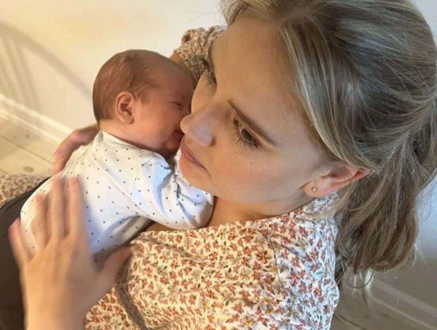 Helmer, der her ses sammen med sin mor, er kun to måneder gammel. Privatfoto