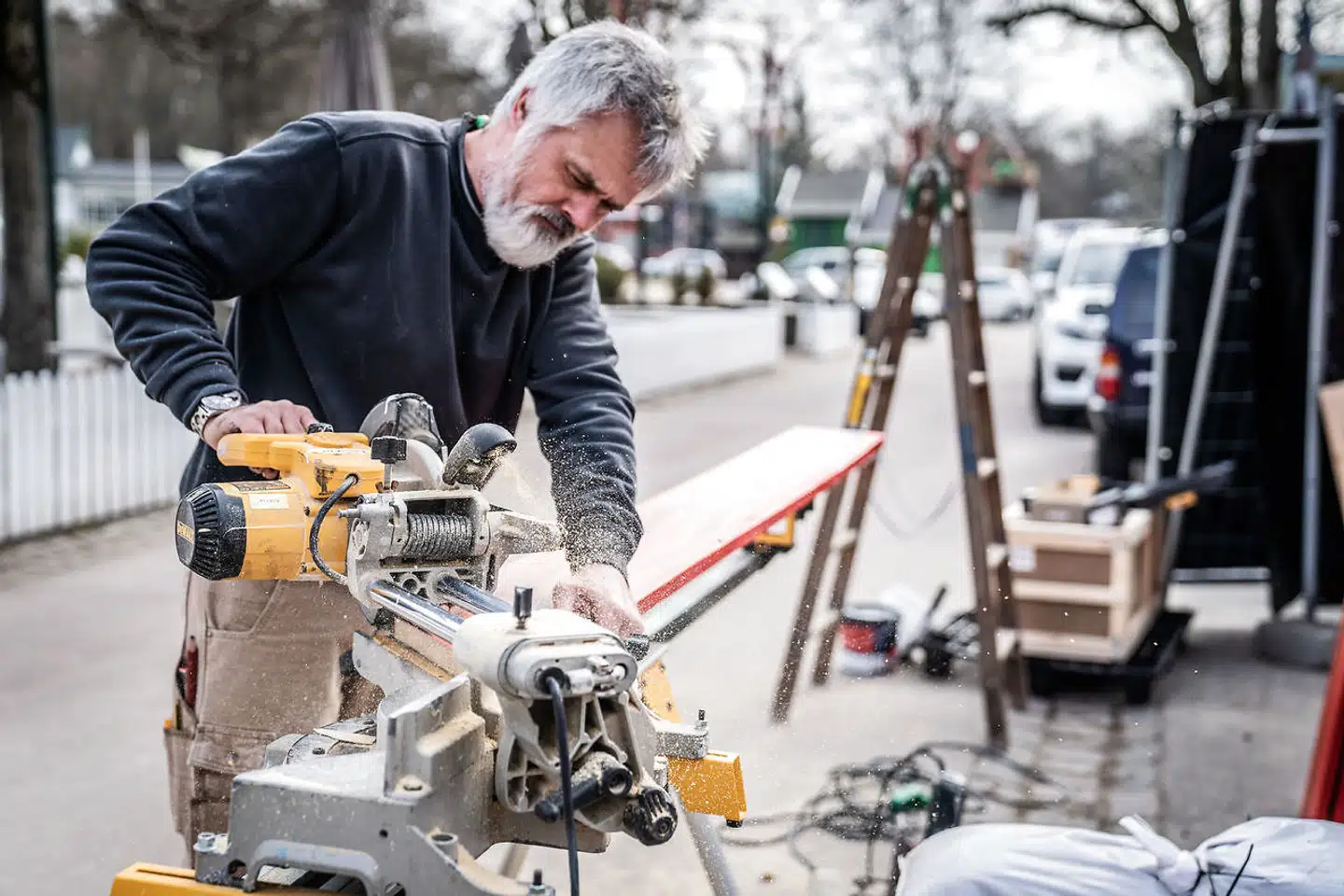 Nye tider kan være på vej for byggeriet, men det danske arbejdsmarked er en meget dynamisk størrelse. Det gør, at frygten for at blive ledig generelt ikke er så stor. De fleste tænker, at det skal nok gå med at finde et nyt job. Det fremhæver cheføkonom i Danske Bank, Las Olsen.