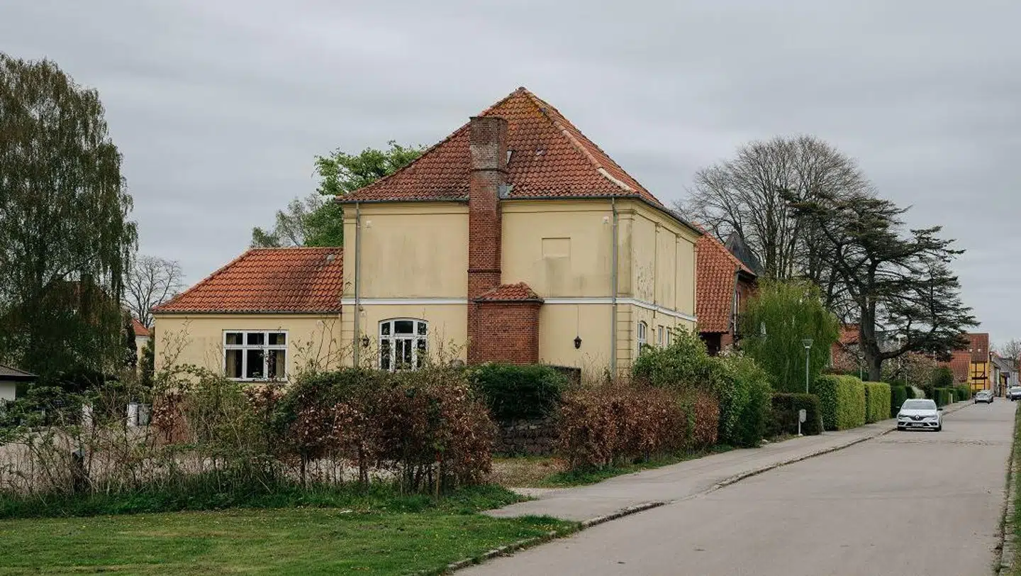 Trautnersvej 24 Sorø er blevet køb af en entreprenør, der kender borgmesteren. Nu vil han rive sidebygningen ned og indrette lejligheder med borgmesterens velsignelse.