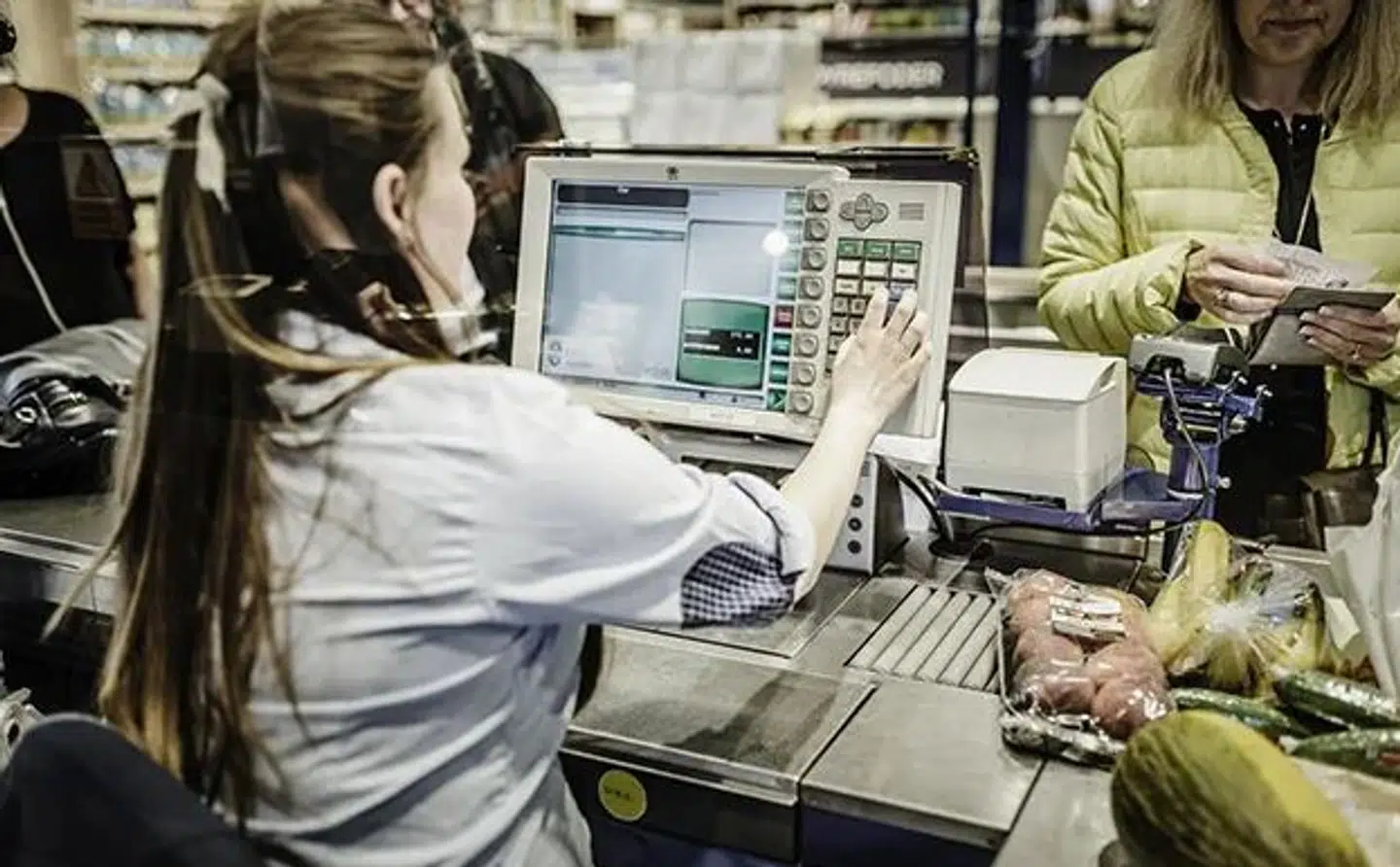 Kassemedarbejdere er blandt de adspurgte.