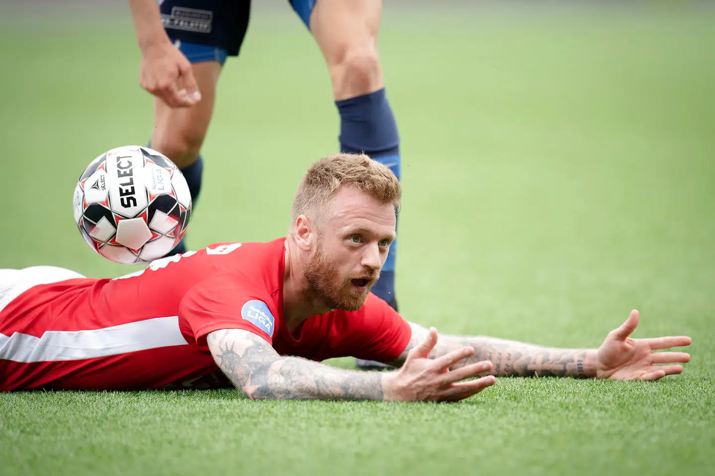 Silkeborgs Ronnie Schwartz 29 bliver nedlagt i 1. divisionskampen i Silkeborg, lørdag den 25. maj. 2019.. (Foto: Bo Amstrup/Ritzau Scanpix)