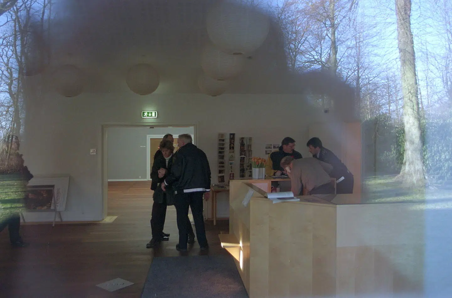 Politiet foretager undersøgelser på Nivågaard Malerisamling, efter røveriet af et Rembrandt maleri fredag d. 29 januar 1999. (se diverse Ritzau historier)