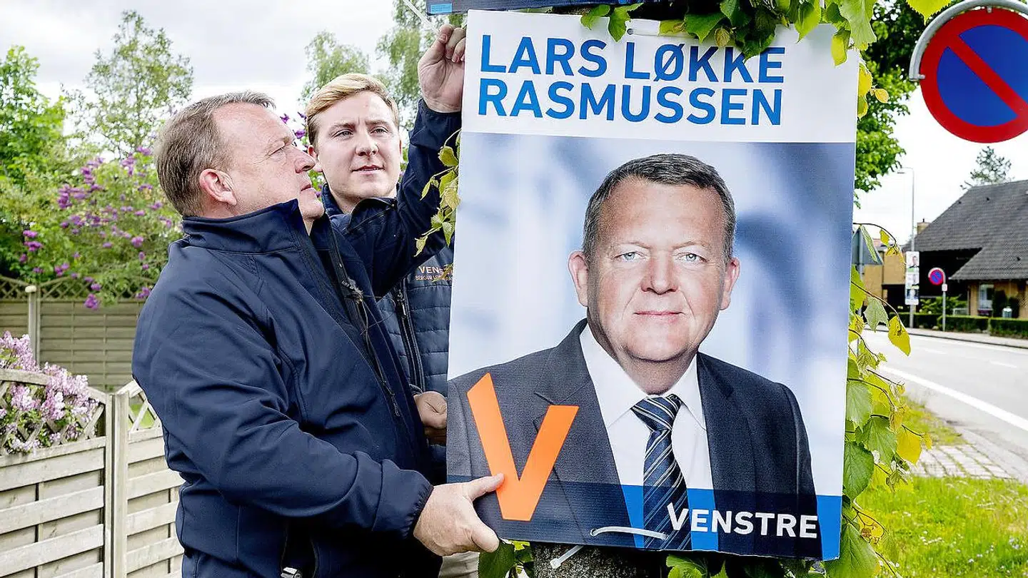 FV19. Statsminister Lars Løkke Rasmussen besøgte dagen efter Europa Parlamentsvalget Køge, hvor han blandt andet hængte plakater op sammen med sønnen Bergur.