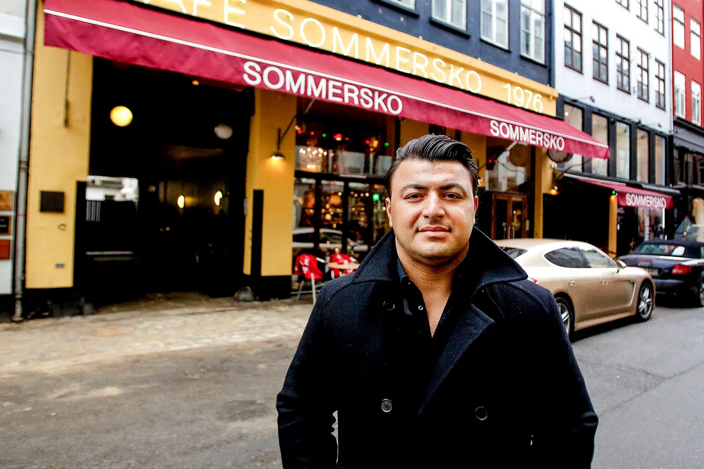 En enig domsmandsret har besluttet at idømme den tidligere københavnske cafékonge Bahram Sari Beliverdi tre år og ni måneders fængsel for bedrageri.